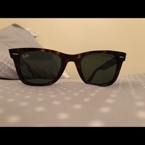 Tortoise shell ray ban wayfarers
